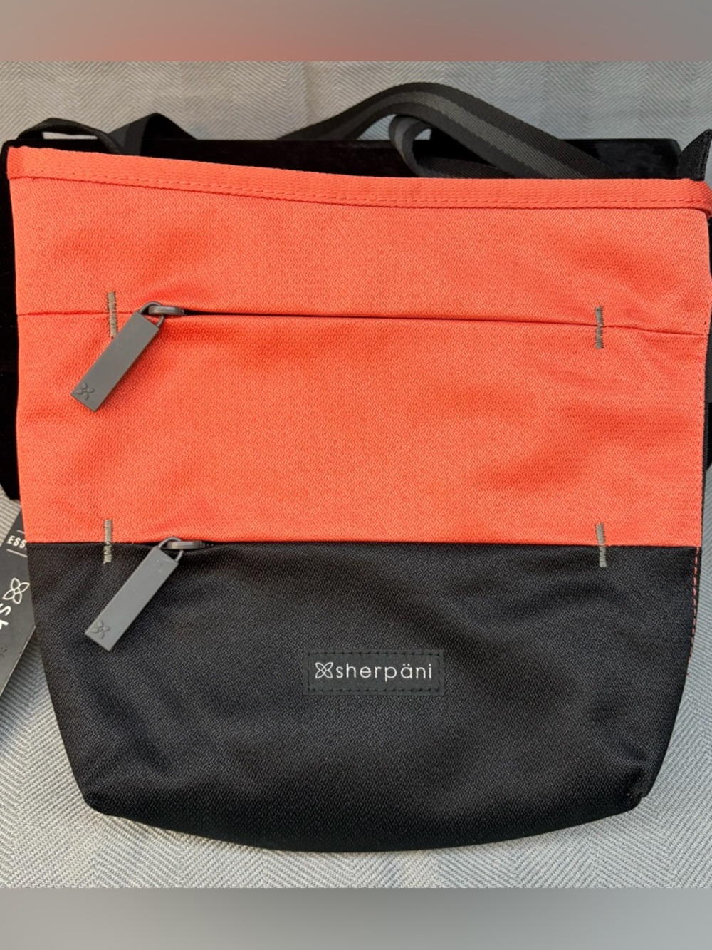 NWT Sherpani Sadie, ember Crossbody multi pocket purse